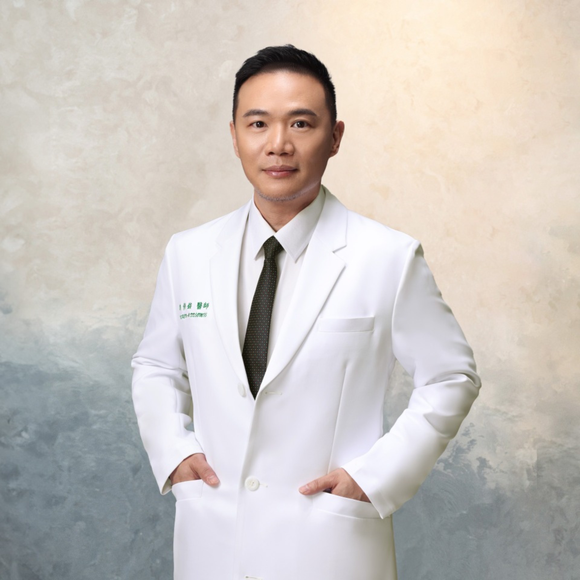 諾雅整形外科許修銨醫師