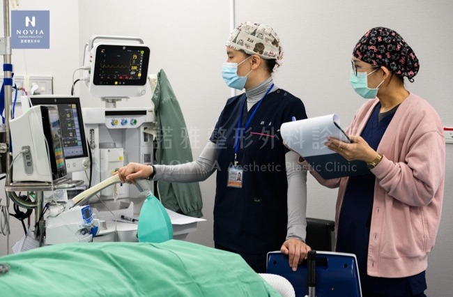 麻醉科醫師透過腦波監測機器,精準保護手術中安全